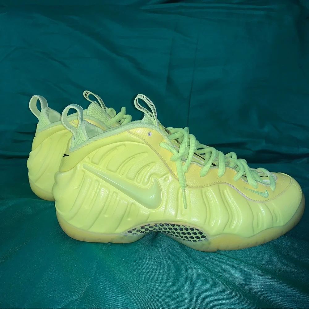 Nike Air Foamposite ’Volt Yellow’ - Picture 3 of 7